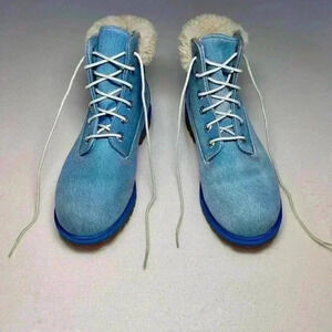 Timbaland Just Don Women’s size 6 1/2  blue  in new like condition outdoorsy